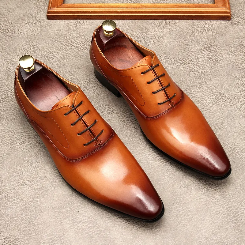 Title 7, Heren leren veterschoenen met puntige neus. For...