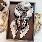 WS553 black and white