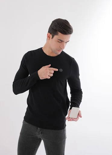 Title 4, USB electric heating long sleeve sweater