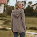 T-shirt basic casual con cappuccio e scollo a V a maniche lunghe, tinta unita, versatile e confortevole, perfetto come sottogiacca per ogni giorno — foto 15