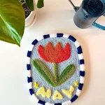 Descanso de copo de fio de lã com design de tulipa Pokémon, fofo e divertido, protege suas superfícies com um toque de desenho animado. — foto 3