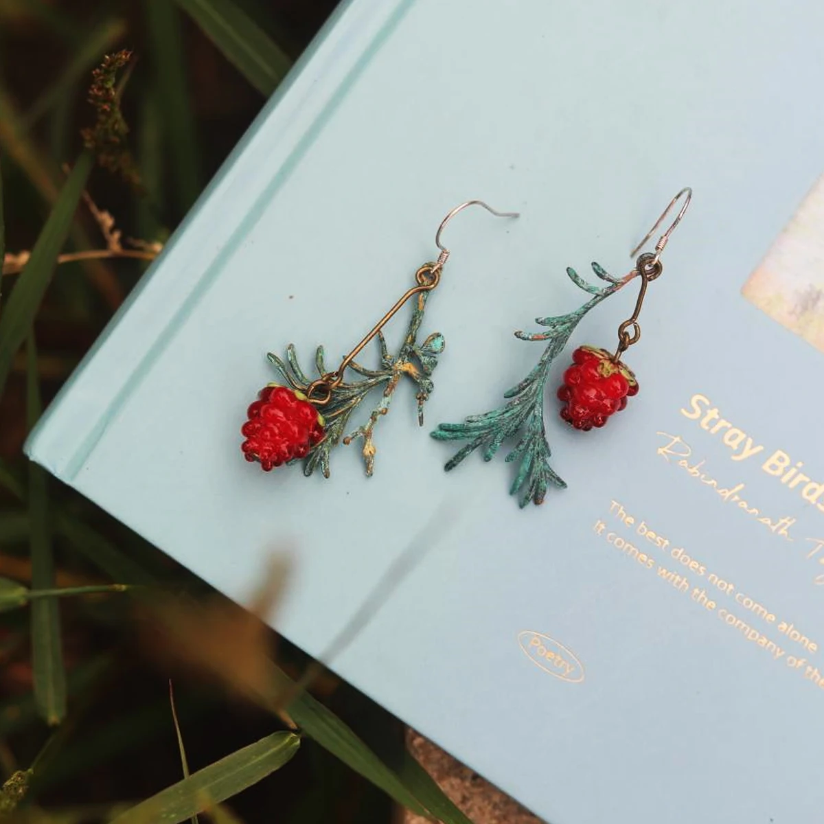 Title 5, Brincos de orelha Raspberry Vintage Berry Mori ...