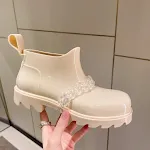 Botas de chuva de plataforma com corrente para mulheres, fashion e impermeáveis, perfeitas para looks estilosos em dias chuvosos. — foto 6