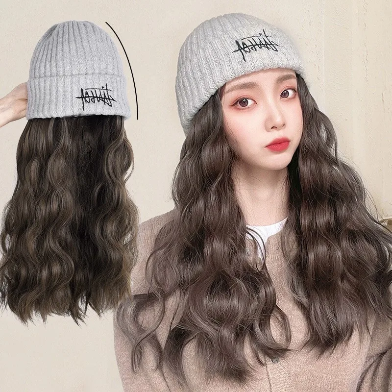 Peruca Chapéu Uma Peça Bordado Situs Tricô — Obtenha um visual charmoso e prático com este chapéu peruca, perfeito para quem busca um penteado estiloso e fácil. — foto 1