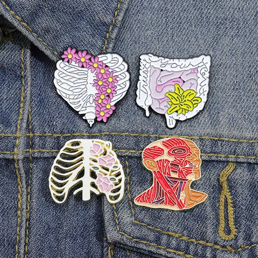 Title 7, Broche de coração criativo com órgão dourado e ...