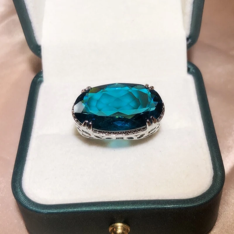 Anel feminino para festa azul claro com pedra grande, banhado a prata, adorno elegante para realçar sua beleza em eventos. — foto 8