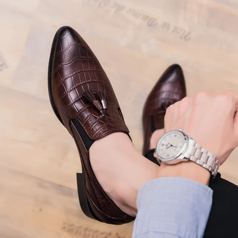 Pointed leather shoes for men. Elevate your style with these sophisticated and comfortable shoes. Perfect for formal and — photo 1