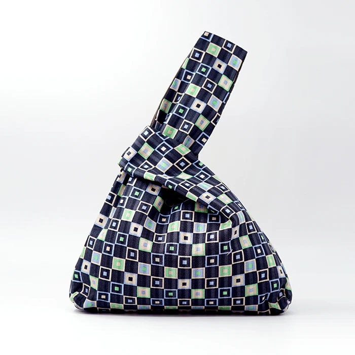 Bolsa de pulso torta para celular, chaves e moedas. Perfeita para caminhadas, mantém seus pertences seguros e acessíveis. — foto 3