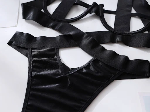 Title 13, Sexy strap-splitstape halter uitgesneden rugloz...