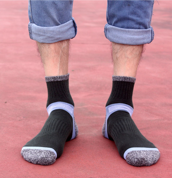 Heren sportsokken van katoen, ademend, zweetabsorberend, deodorant, voor basketbal en outdoor. Comfortabele en prestatiegerichte herensokken — foto 9