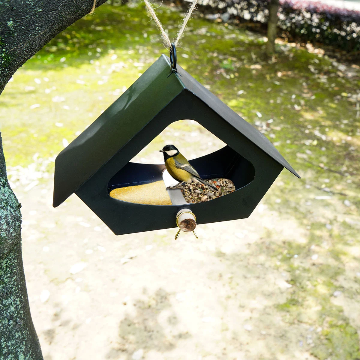European-style Simple Iron Bird Feeder Nest, Rainproof Outdoor Courtyard Decoration, perfect for feeding and attracting — photo 1