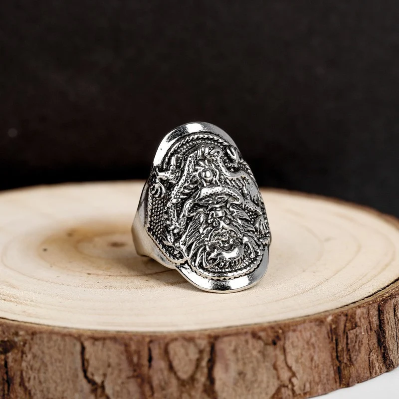 Anel masculino com padrão Domineering KIRIN esculpido, perfeito para homens que buscam estilo e sofisticação, com design marcante e autêntico. — foto 1