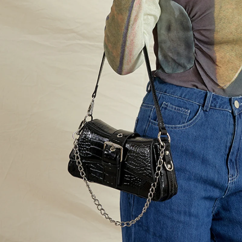 Title 4, Advanced Chain Autumn Shoulder Messenger Bag