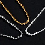 Colar de bolinhas irregulares com banho de cobre e ouro 18K, um acessório elegante e moderno que adiciona um toque sofisticado ao seu visual. — foto 11