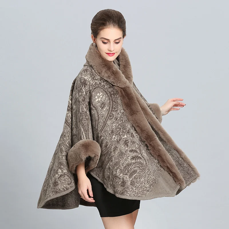 Title 10, Herfst- en wintersjaalmantel met capuchon, voss...