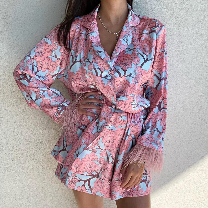 Conjunto Feminino com Estampa e Mangas Longas de Penas de Avestruz. Elegância e conforto para um visual sofisticado e moderno em qualquer ocasião. — foto 10