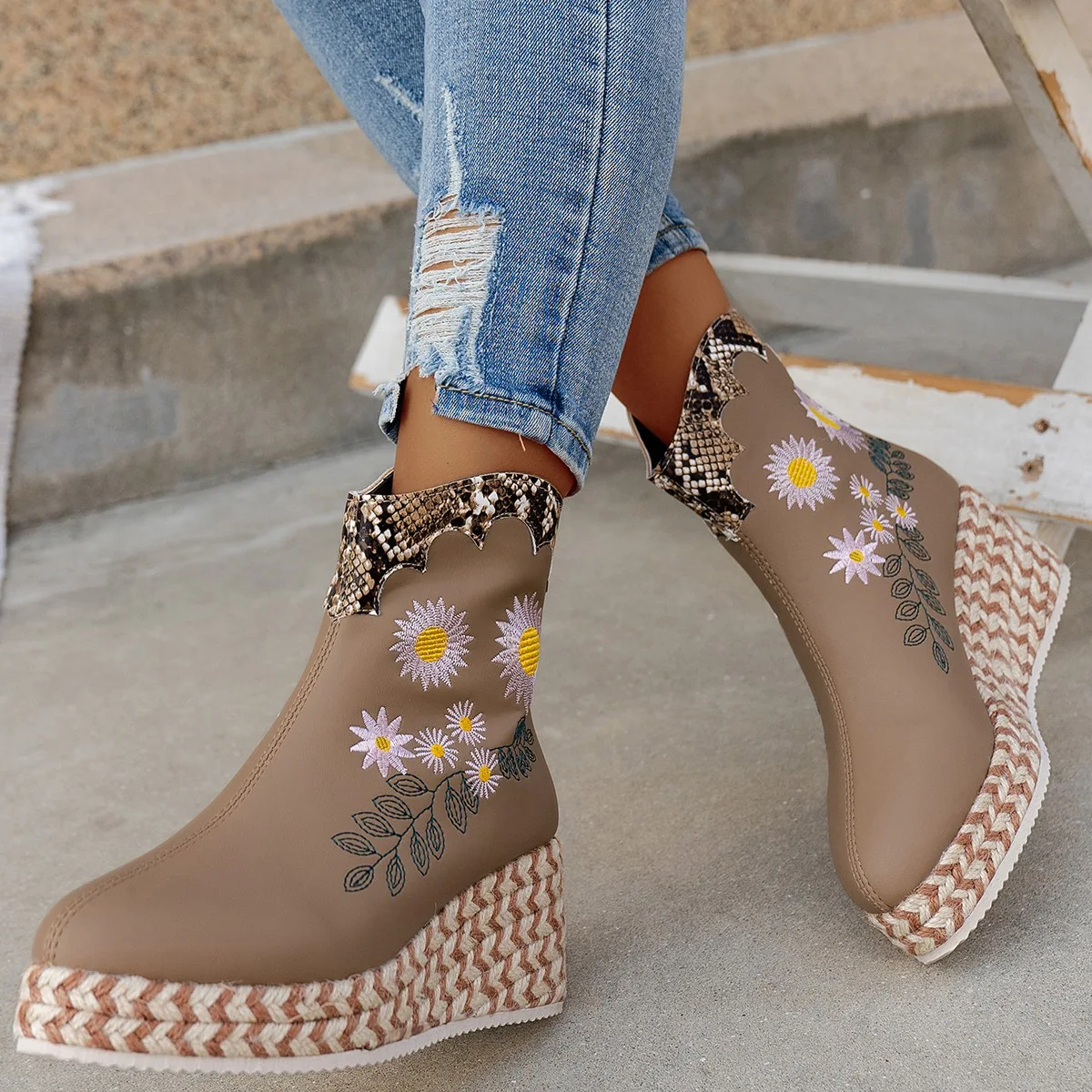 Autumn And Winter Thick Bottom Wedge Embroidered Retro Leisure Boots, comfortable and stylish, perfect for casual and wa — photo 2