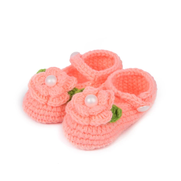 Handgestrickte Woll-Kinderschuhe mit Cartoon-Schleife und Blume, warm und bequem, perfekt für kleine Füße. — foto 4