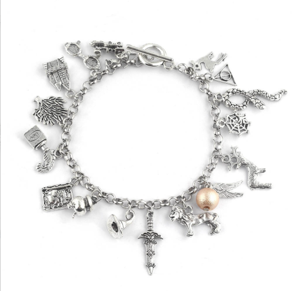 Pulseira feminina com elementos de moda retrô combinados. Um acessório elegante e versátil para complementar seu visual, adicionando um toque único e estiloso. — foto 11