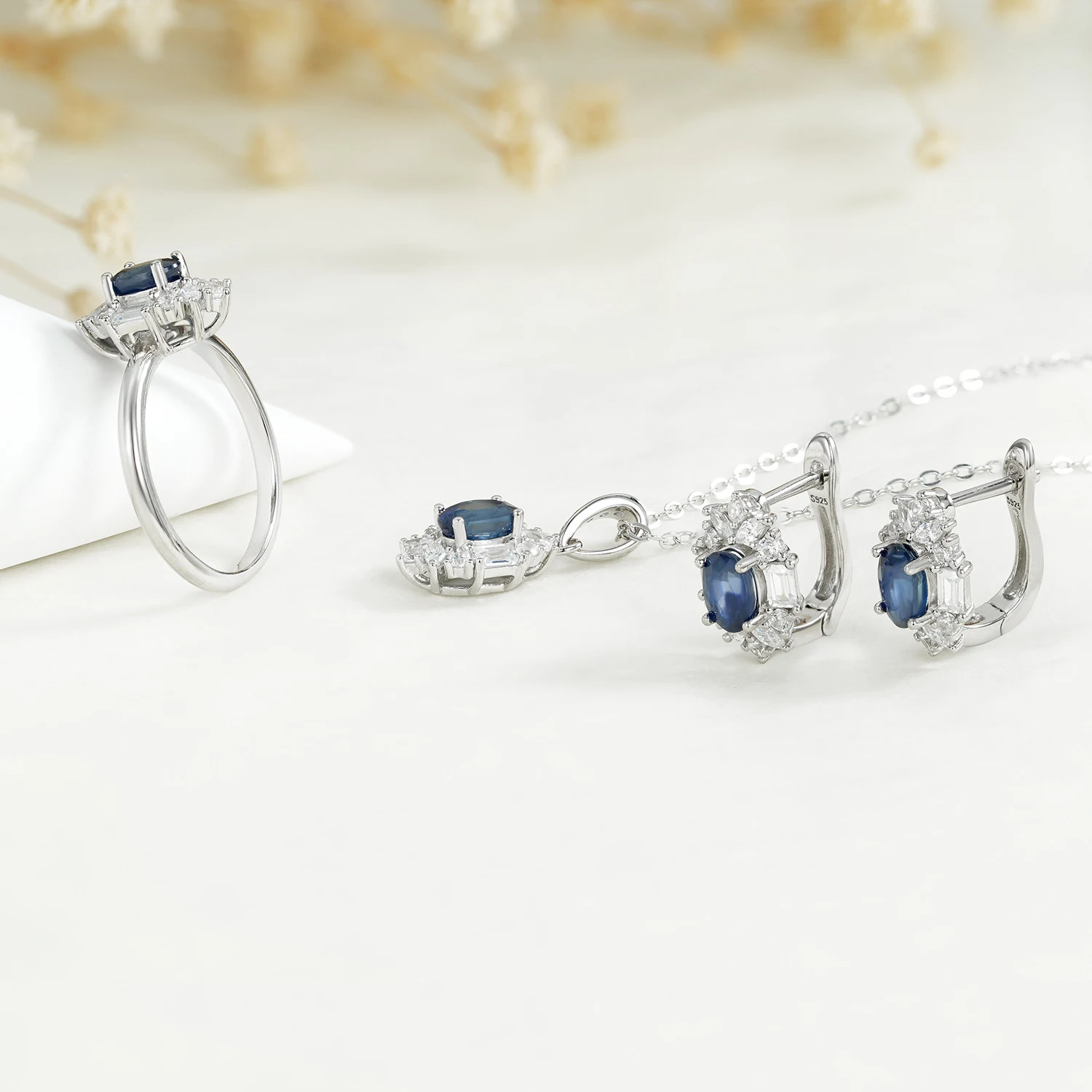 Conjunto de brincos, colar e anel de safira natural geométrica S925. Joias femininas de luxo leve, alta classe e elegância. — foto 10