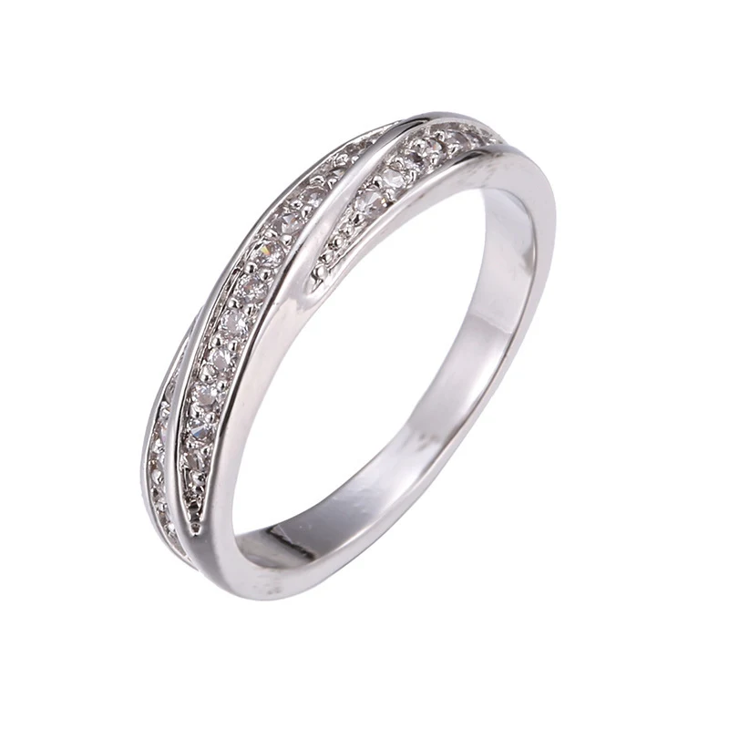 Anel feminino de zircônia com cruz, joia minimalista e moderna. Design elegante e atemporal, perfeito para realçar a beleza e o estilo. — foto 1