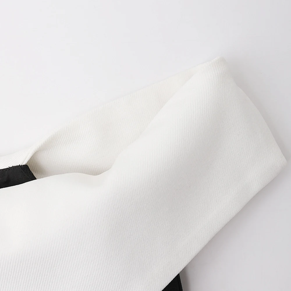 Abito Niche Classico Bianco e Nero con spalle scoperte. Eleganza senza tempo e stile sofisticato. Perfetto per eventi speciali e serate raffinate. Esclusivo. — foto 5