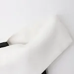 Abito Niche Classico Bianco e Nero con spalle scoperte. Eleganza senza tempo e stile sofisticato. Perfetto per eventi speciali e serate raffinate. Esclusivo. — foto 5