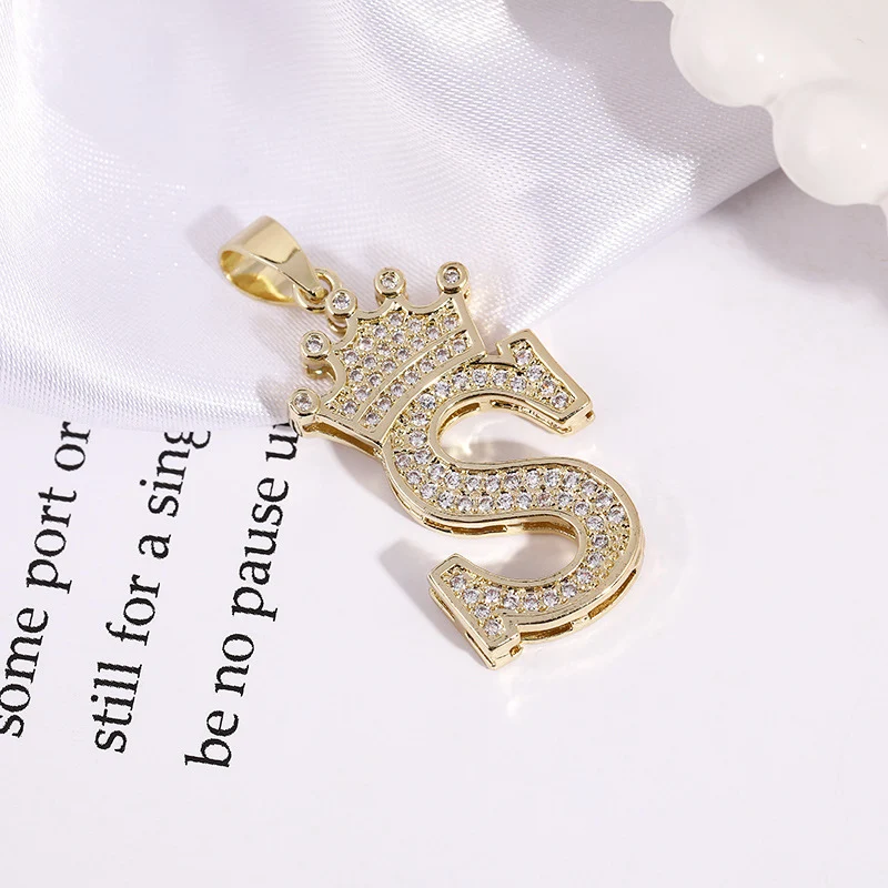 Colar com pingente de letra inglesa da moda, um acessório elegante e personalizável para expressar seu estilo único e carregar suas iniciais. — foto 60
