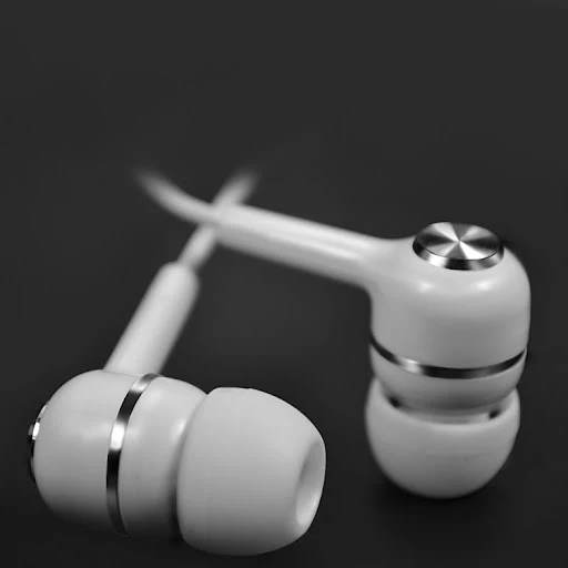 Title 5, Dompel jezelf onder in diepe bassen met in-ear ...