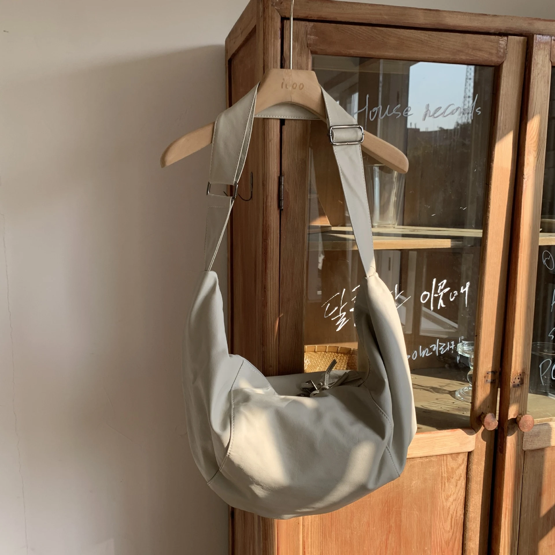 Title 2, Versatile Casual Large Capacity Solid Color Wom...