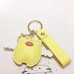 Chaveiro adorável com porco de desenho animado para carro. Mantenha suas chaves seguras e adicione um toque divertido ao seu carro com este chaveiro. — foto 1