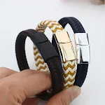 Pulseira masculina de aço inoxidável, vintage, feita à mão com fio de couro trançado. Um acessório elegante e durável para o homem moderno. — foto 11