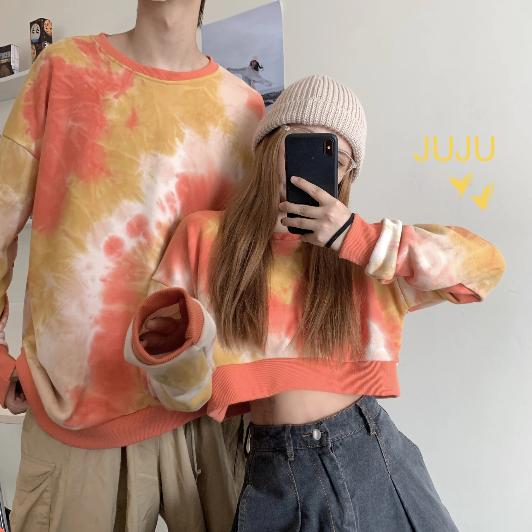 Title 4, Tie-dye Coppia Amiche Vestono Maglione Senso de...
