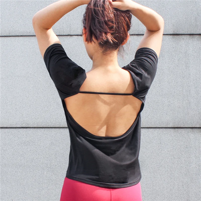 Top yoga traspirante senza schiena a maniche corte, per un comfort eccezionale e libertà di movimento durante le tue sessioni. — foto 6