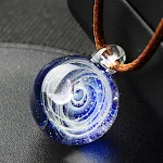 Colar Criativo Personalizado com Pingente de Vidro de Céu Estrelado Cósmico. Um presente especial e único para quem ama o universo. — foto 8