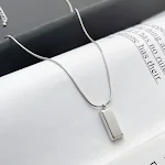 Colar com Pingente Quadrado de Aço Titânio, Simples e Combinável. Design Versátil para Mulheres. Ideal para Qualquer Ocasião. — foto 5