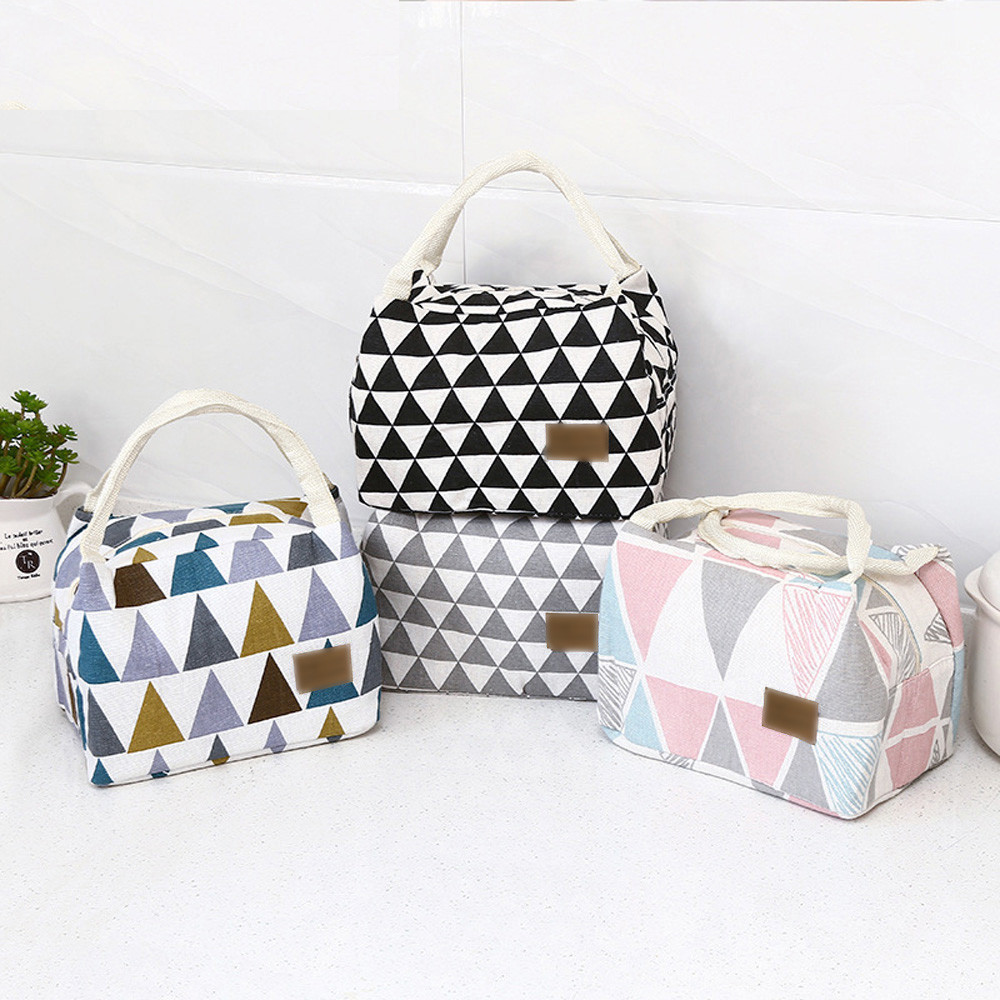 Leve suas refeições com praticidade e estilo! A Bolsa Térmica Portátil de Lona com Estampa Pattern Cooler mantém seus alimentos frescos. — foto 7