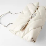 Bolsa feminina branca acolchoada grande, estilo mensageiro de um ombro, com corrente, simples e versátil, ideal para looks casuais e elegantes. — foto 4