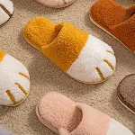 Kattenklauw pluche pantoffels voor een katachtig comfort. Zachte, warme sloffen perfect om thuis te ontspannen en lekker te relaxen. — foto 3