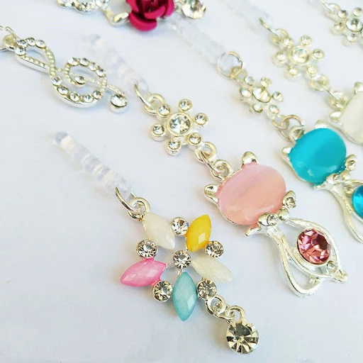 Title 4, Universal mobile phone dust plug pendant. Prote...