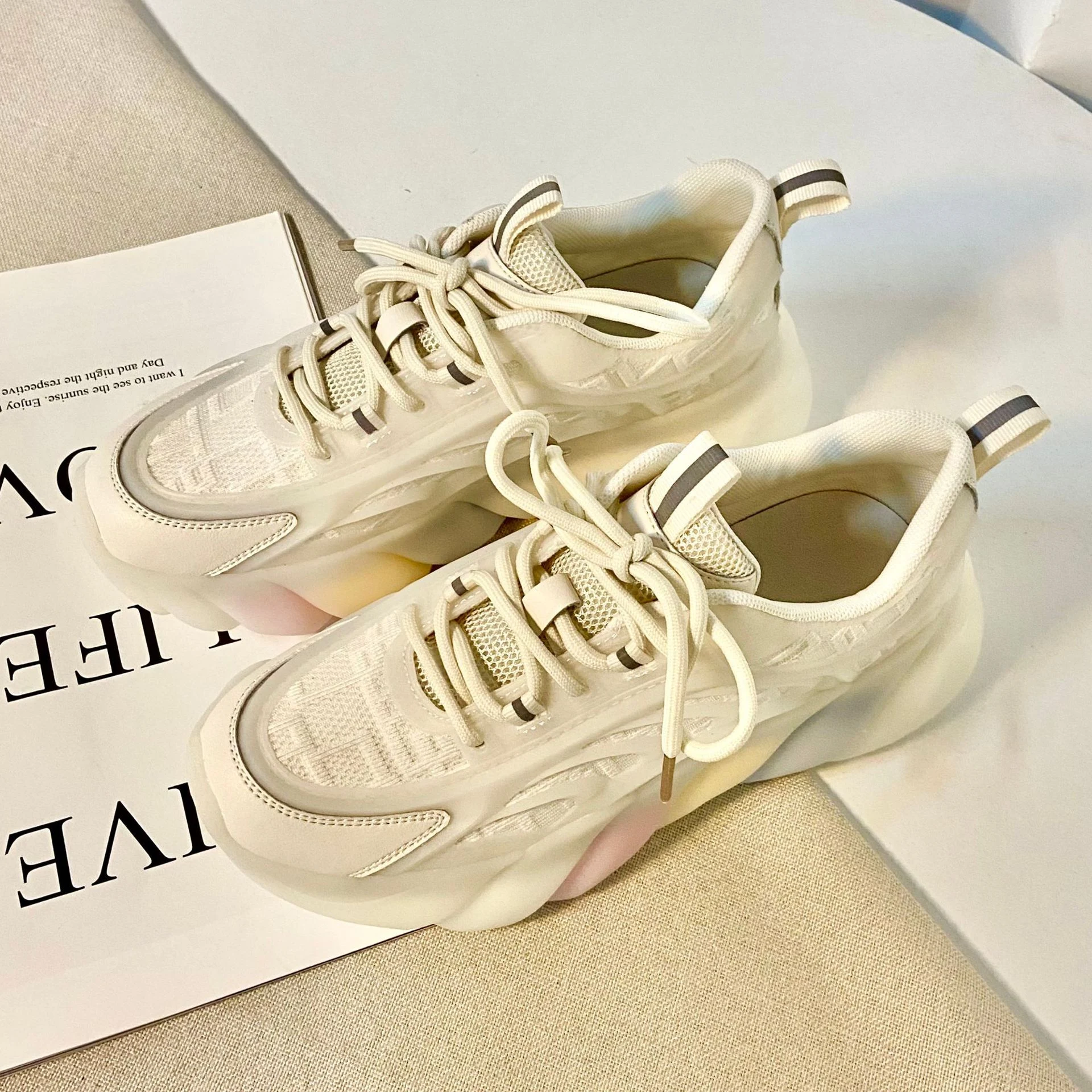 Scarpe da running casual con suola spessa da donna Comfort e stile per la corsa e la camminata Design moderno con suola robusta Perfette per l'uso quotidiano — foto 2