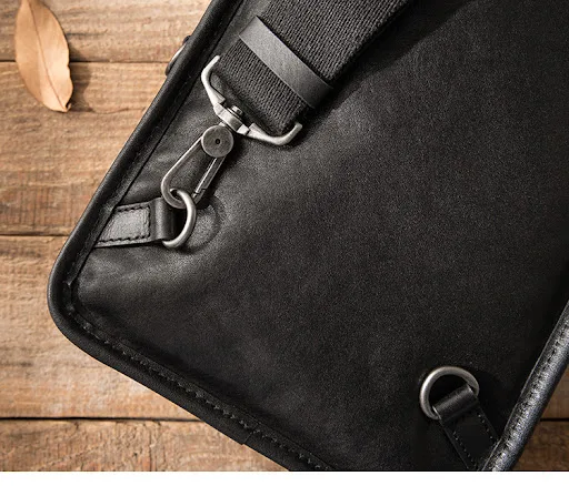 Title 2, Bolsa de peito casual masculina em couro genuín...