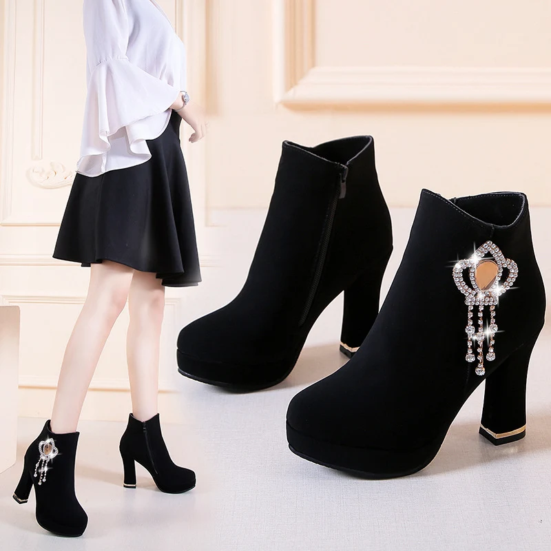 Botas curtas de moda com salto grosso e strass, à prova d'água, plataforma e salto alto, para um visual moderno e sofisticado. — foto 15