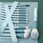 Clear Sky 12-delige make-up kwastenset voor perfecte applicatie. Bereik een professionele finish, zachte borstelharen en naadloos blenden. — foto 3