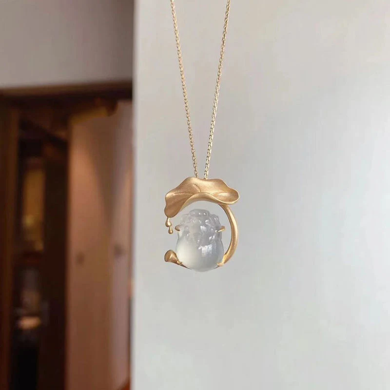 Corrente de clavícula avançada estilo nicho feminino. Realce sua beleza com esta corrente elegante. Design sofisticado e moderno, ideal para qualquer look. — foto 6