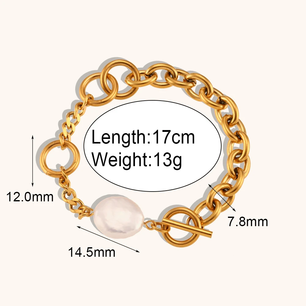 Pulseira de pérolas com emenda de corrente em formato de O, um acessório elegante e sofisticado. Ideal para adicionar um toque charmoso a qualquer look. — foto 5