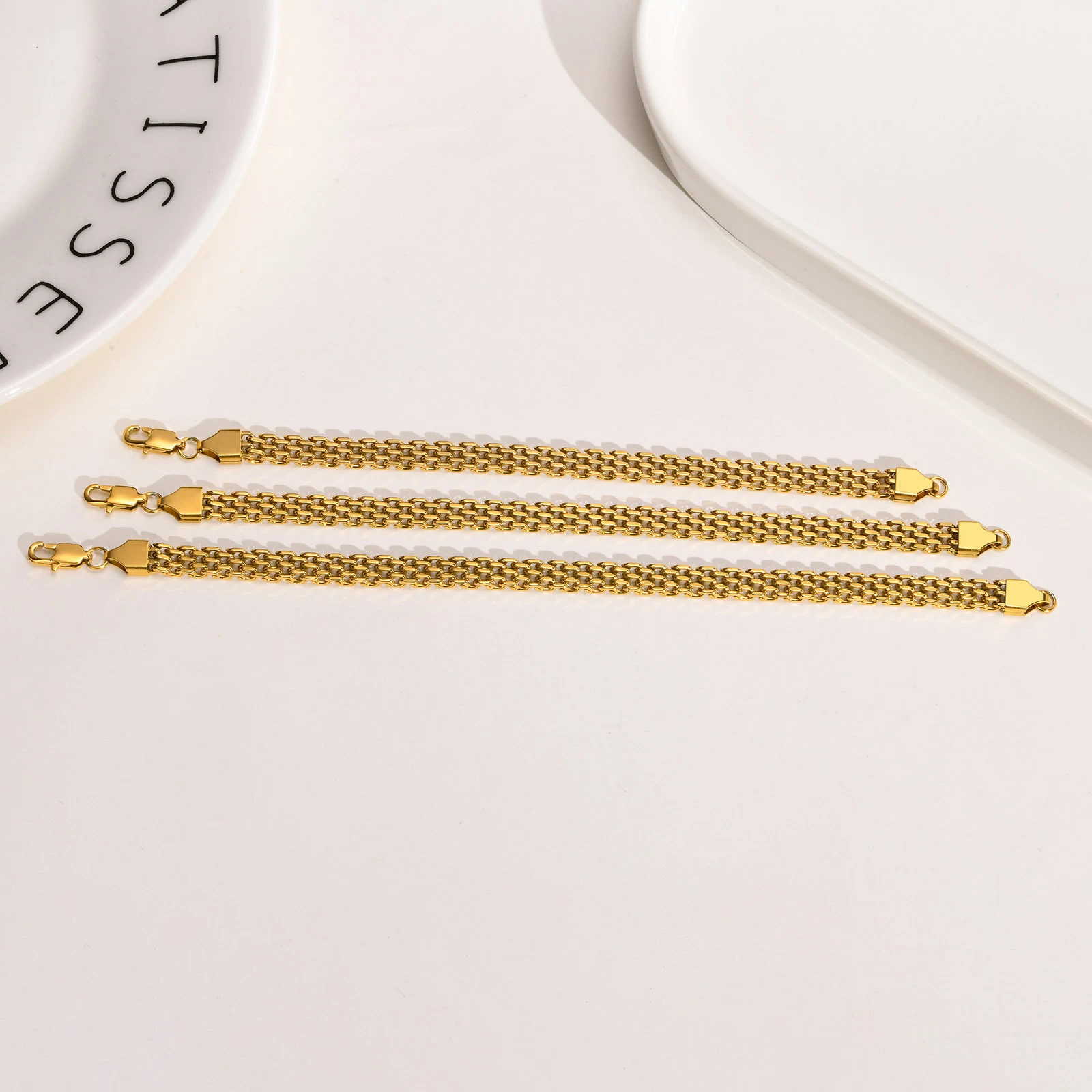 Pulseira de aço titânio malha tecida estilo europeu e americano Corrente metal dourado 18K Simples e elegante, perfeita para o dia a dia — foto 7