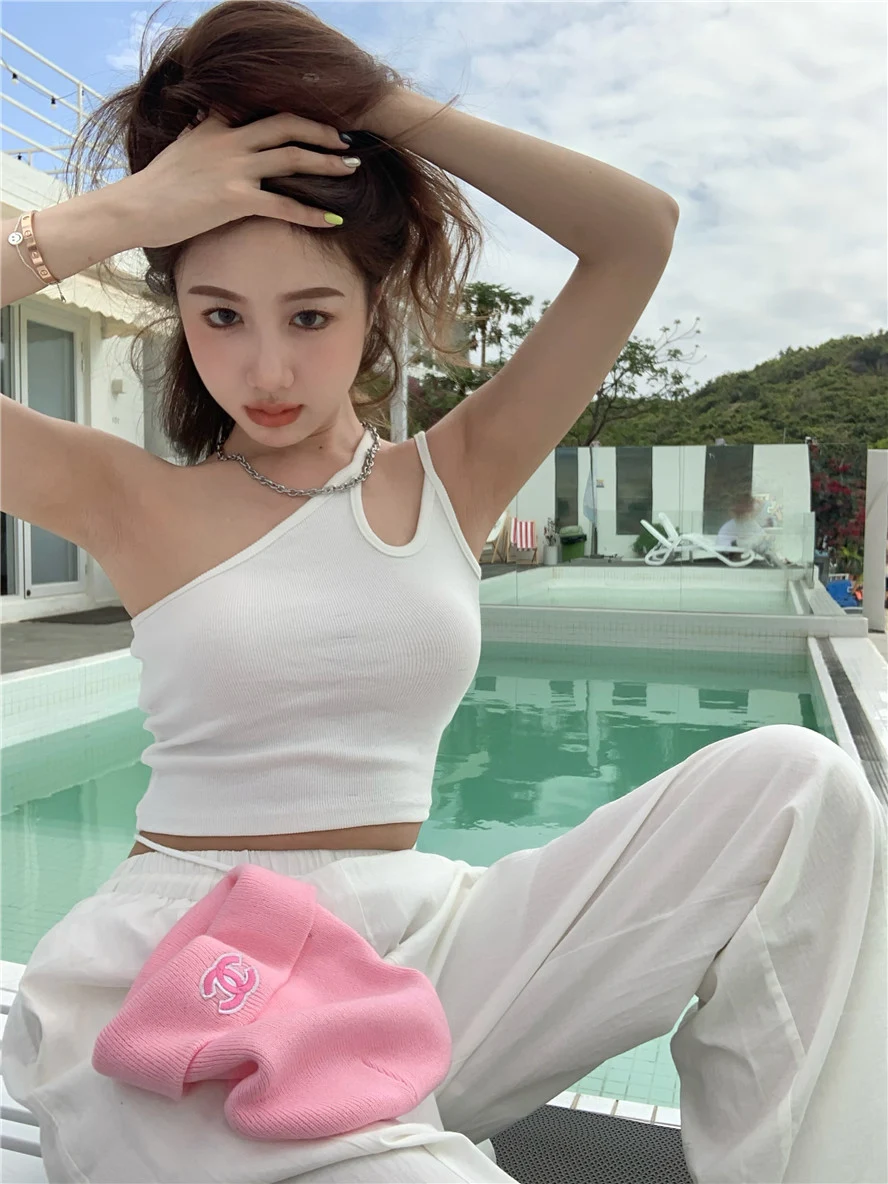 Title 2, Tight-fitting Short Crop Inside Take Oblique Sh...
