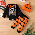 Top com estampa de letras de Halloween e calças com estampa de abóbora. Combine conforto e estilo para celebrar o Halloween de forma divertida. — foto 2