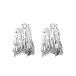 Brincos de argola femininos em forma de C com design enrolado. Elegância e estilo, fáceis de usar, confortáveis e ideais para o uso diário, um acessório perfeito. — foto 6